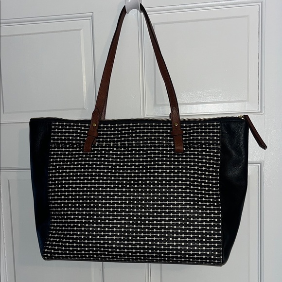 Fossil Handbags - Fossil Rachel Black & White Patterned Tote with Brown Handles